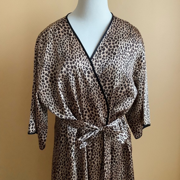 NATORI Private Luxuries Satin Leopard Long Robe & Matching Slip Size 1X - Picture 10 of 16